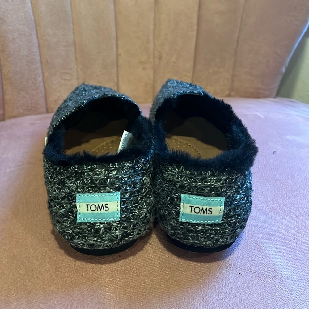Women’s Tom’s ballet Flats, size 7. Semi used.